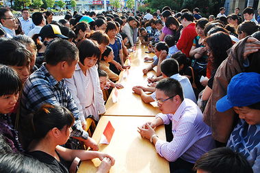 黨員奉獻(xiàn)暖人心，教育咨詢惠社區(qū)——在職黨員教師節(jié)志愿服務(wù)特別活動(dòng)